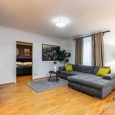 Live Centrally In A Spacious And Modern Apartment In Вена Экстерьер фото
